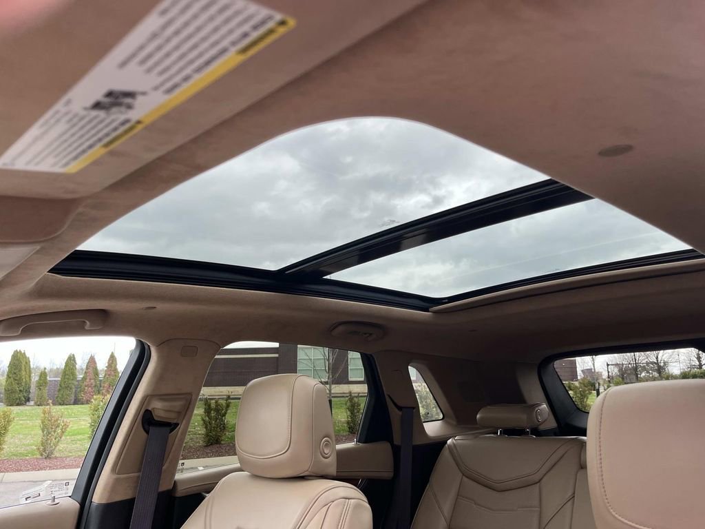 Used 2017 Cadillac XT5 Platinum w/ Driver Assist Package image 28