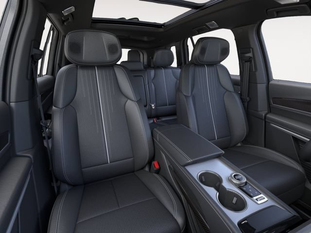 New 2027 Cadillac Vistiq Luxury w/ LPO, Floor Liner Package AWD/4WD image 16