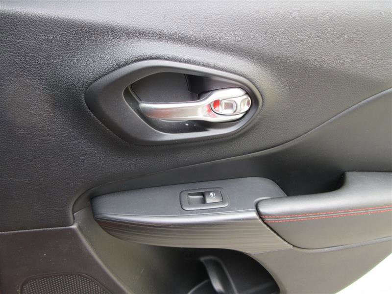 Used 2016 Jeep Cherokee Trailhawk w/ Comfort/Convenience Group image 25