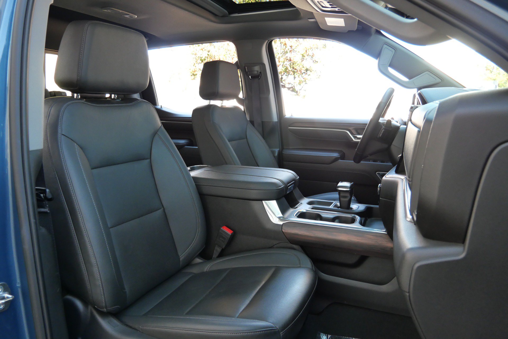 Used 2024 GMC Sierra 1500 SLT w/ SLT Premium Package AWD/4WD image 25