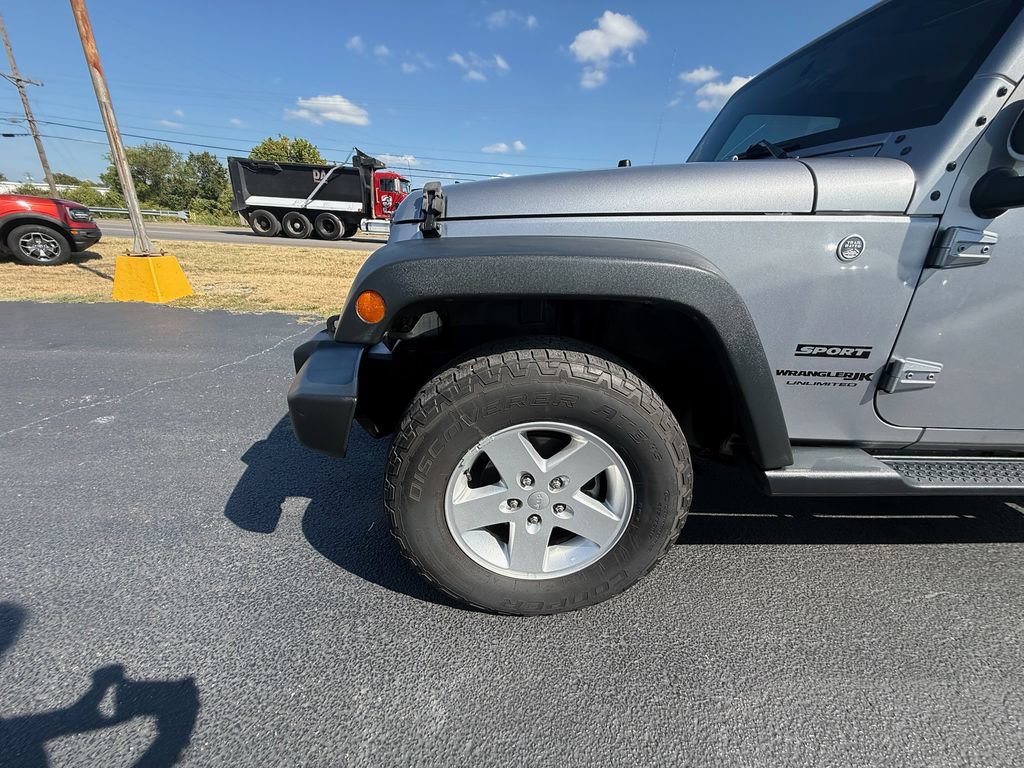 Used 2018 Jeep Wrangler Unlimited Sport S AWD/4WD image 9