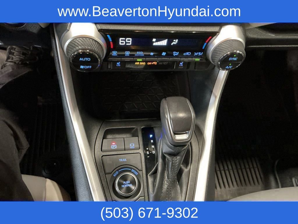 Used 2021 Toyota RAV4 XLE Premium image 27