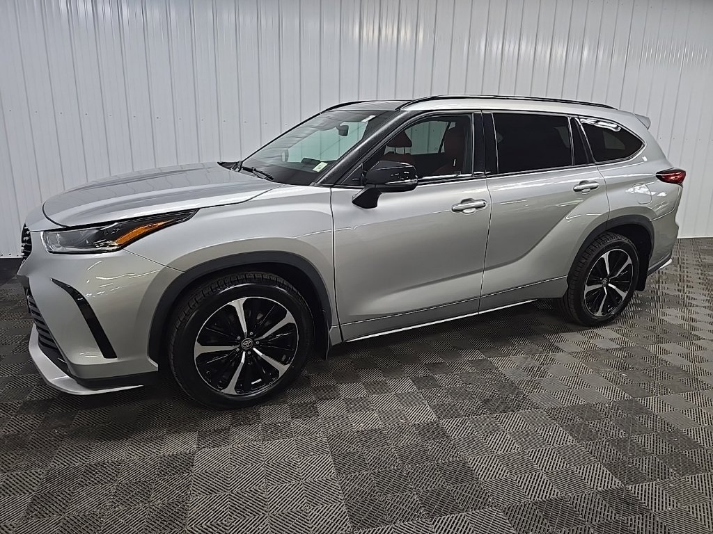 Used 2022 Toyota Highlander XSE AWD/4WD image 6