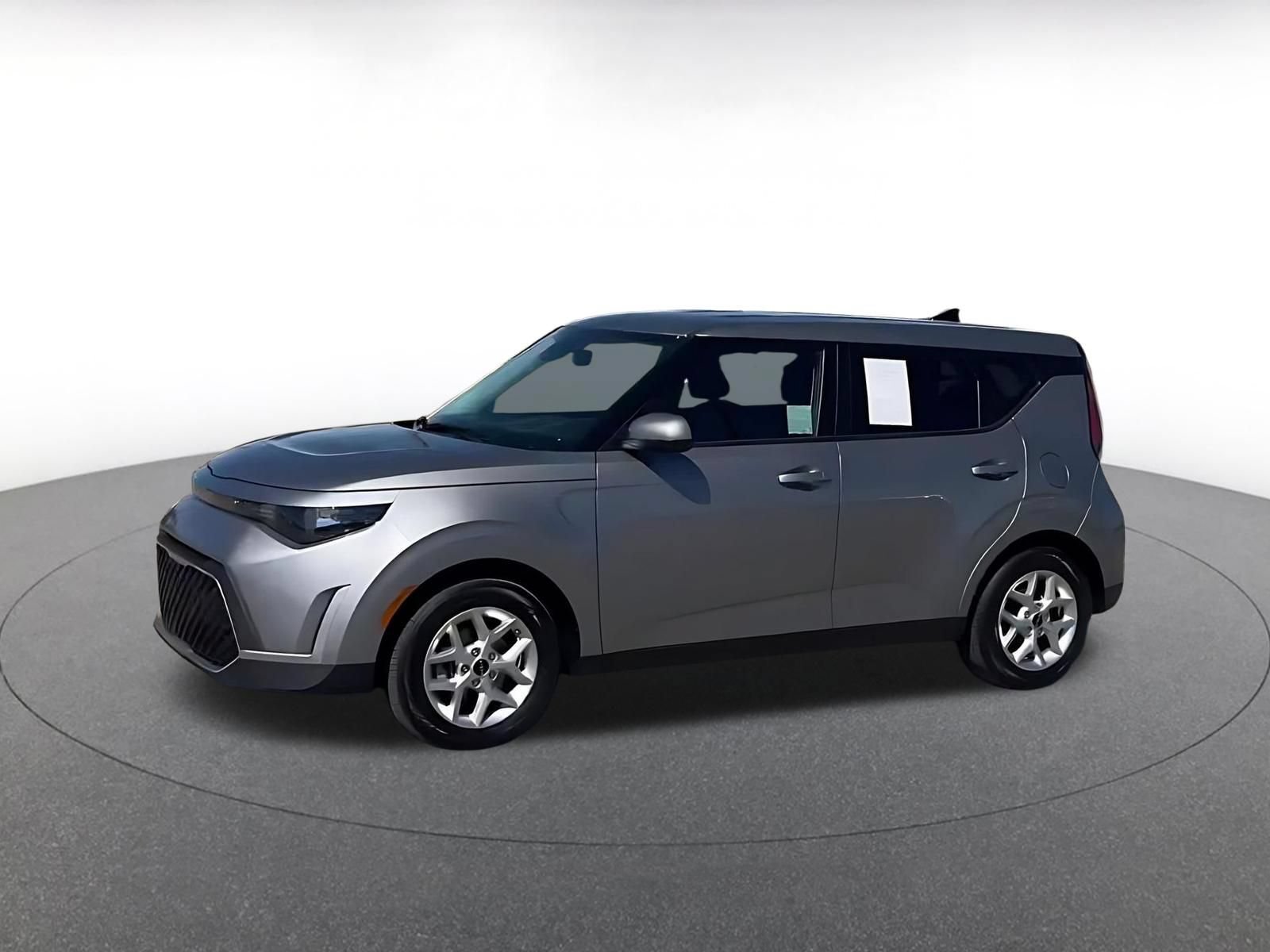 Used 2025 Kia Soul LX w/ LX Technology Package FWD image 8