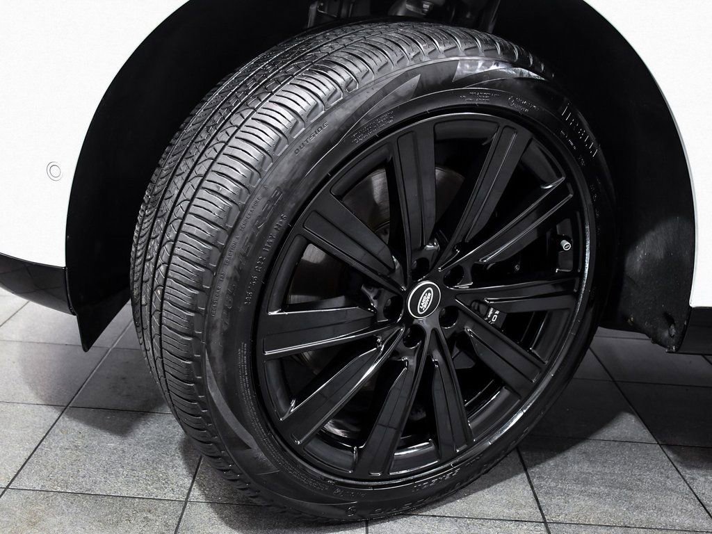 Used 2025 Land Rover Range Rover SE AWD/4WD image 7