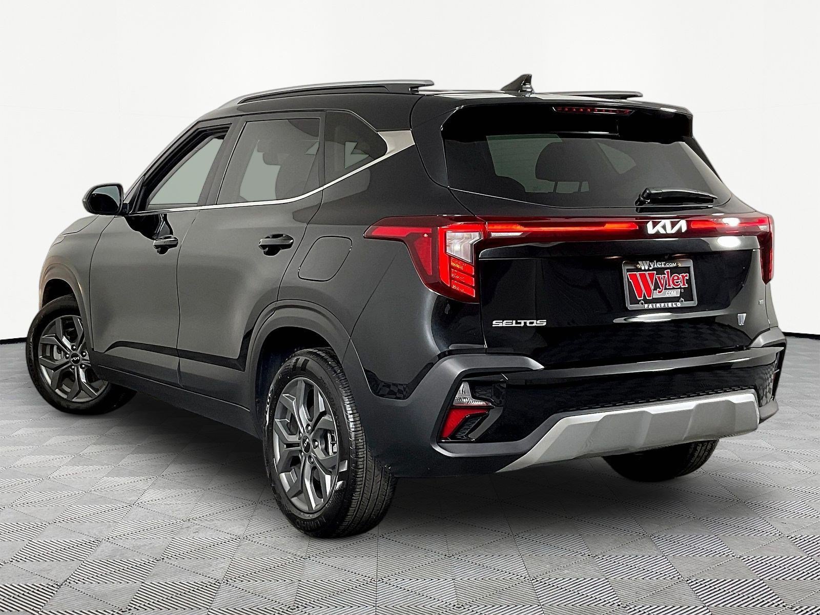 Used 2024 Kia Seltos S AWD/4WD image 4