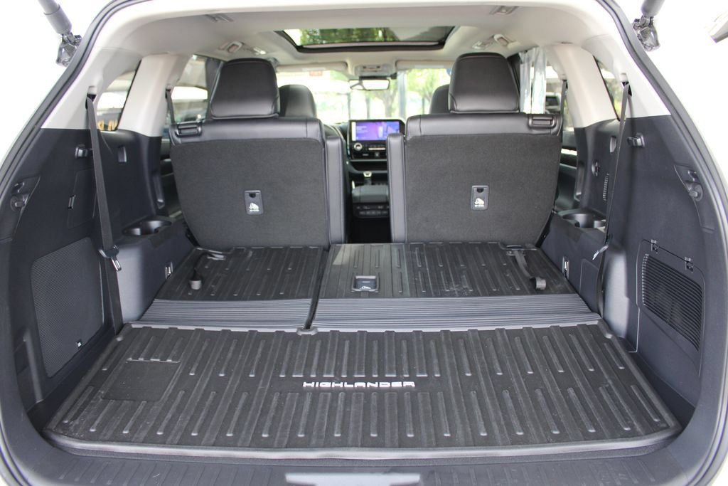 Certified 2026 Toyota Highlander Platinum AWD/4WD image 67