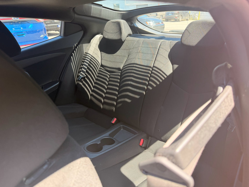 Used 2017 Hyundai Veloster Value Edition FWD image 7