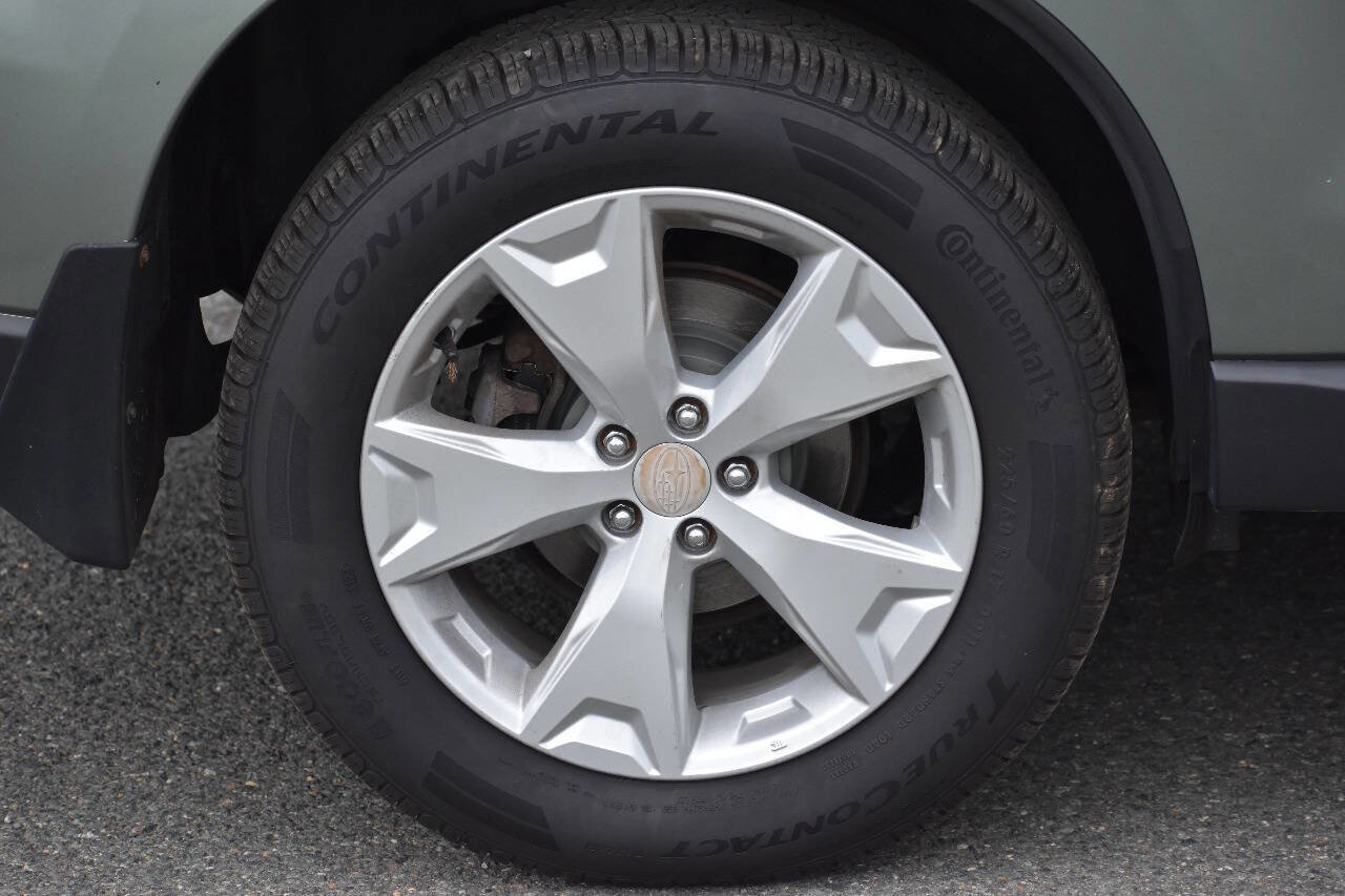 Used 2015 Subaru Forester 2.5i Premium w/ All-Weather Package AWD/4WD image 38