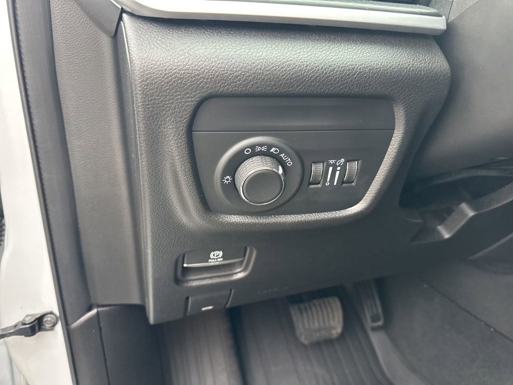 Used 2025 Jeep Grand Cherokee L Altitude image 12