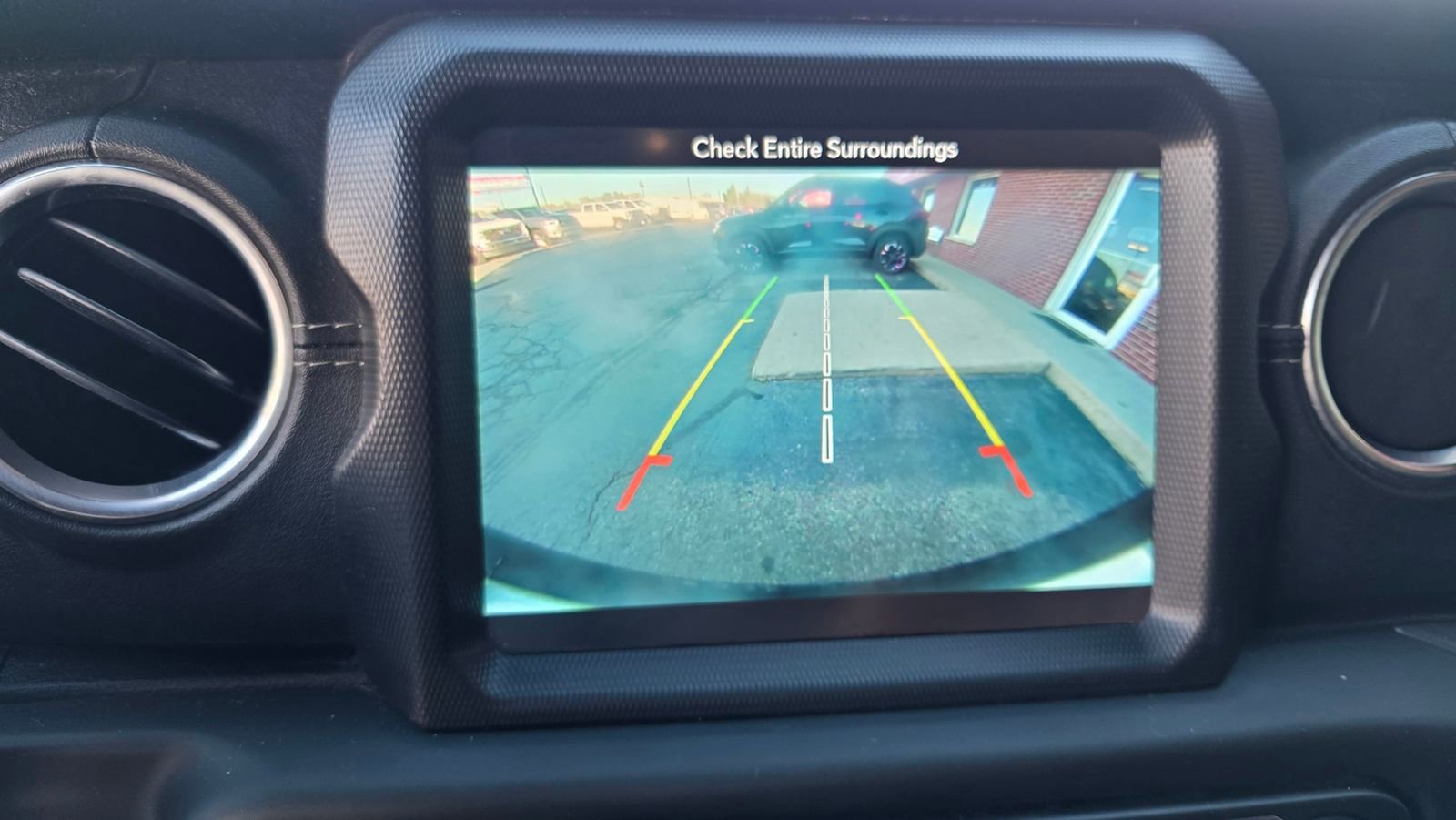 Used 2018 Jeep Wrangler Unlimited Sahara image 18