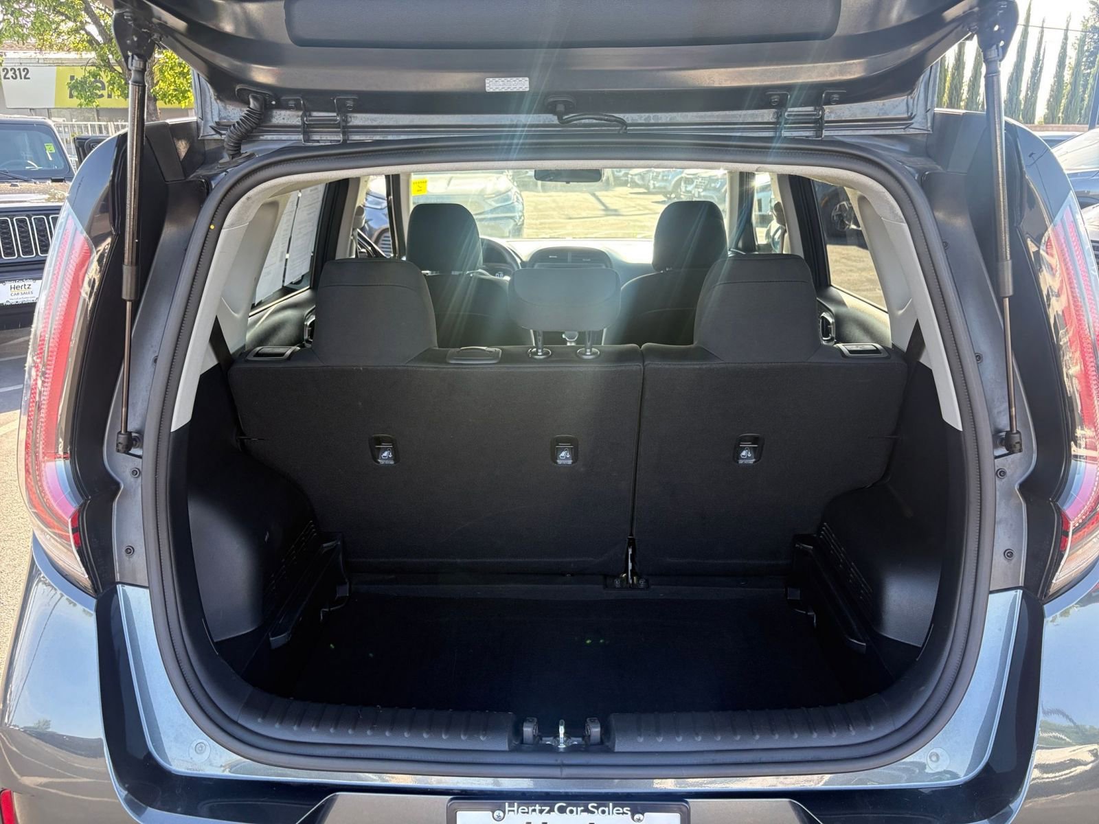 Used 2025 Kia Soul LX w/ LX Technology Package FWD image 29