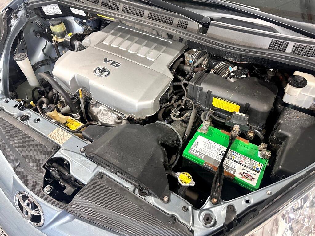 Used 2010 Toyota Sienna XLE image 40