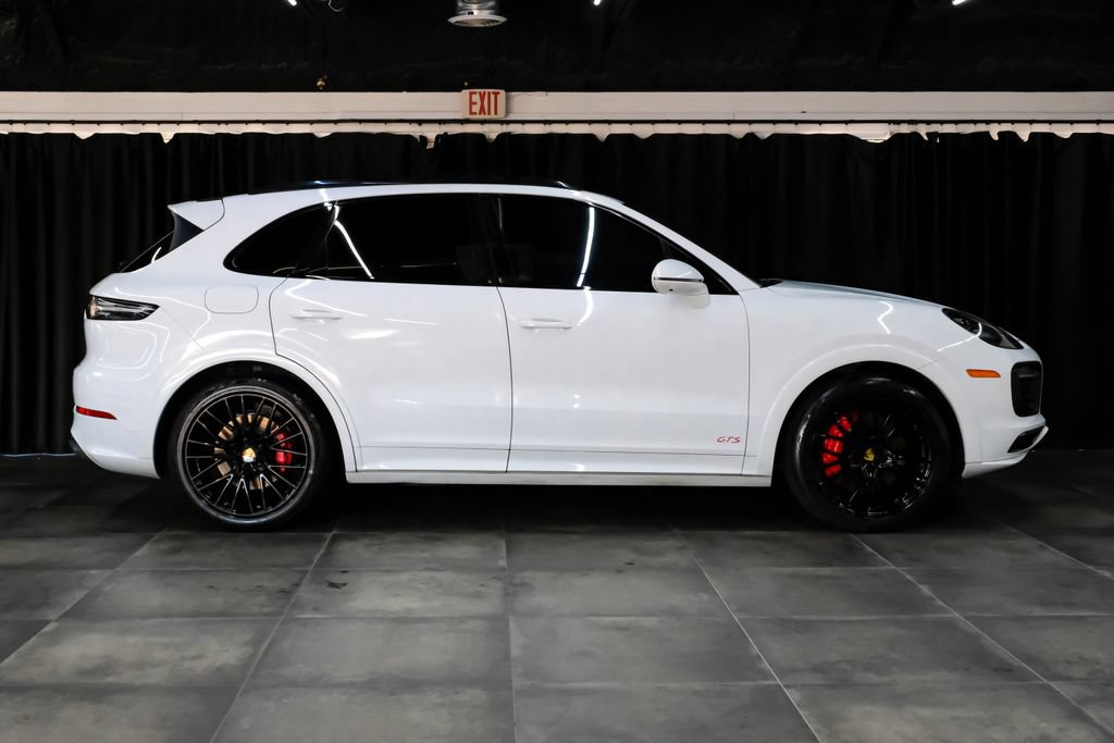 Used 2021 Porsche Cayenne GTS w/ Sport Chrono Package (8LH) AWD/4WD image 11
