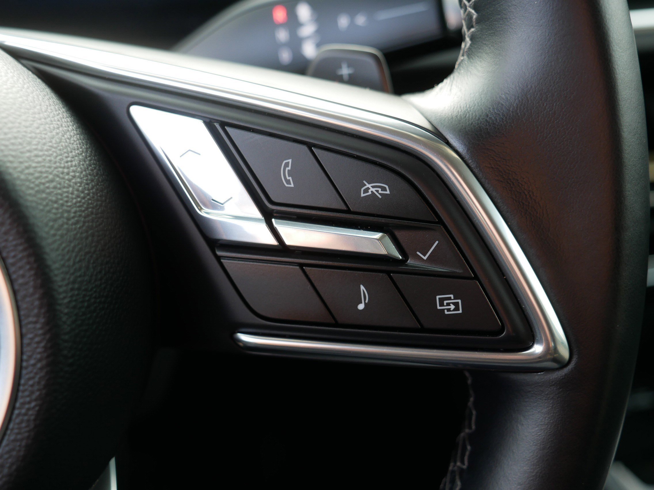 Certified 2025 Buick Envision Preferred image 29