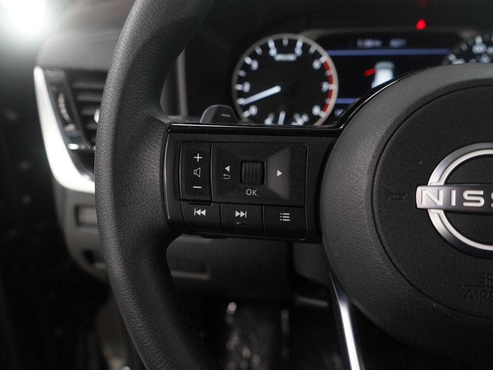 Used 2022 Nissan Rogue SV image 19