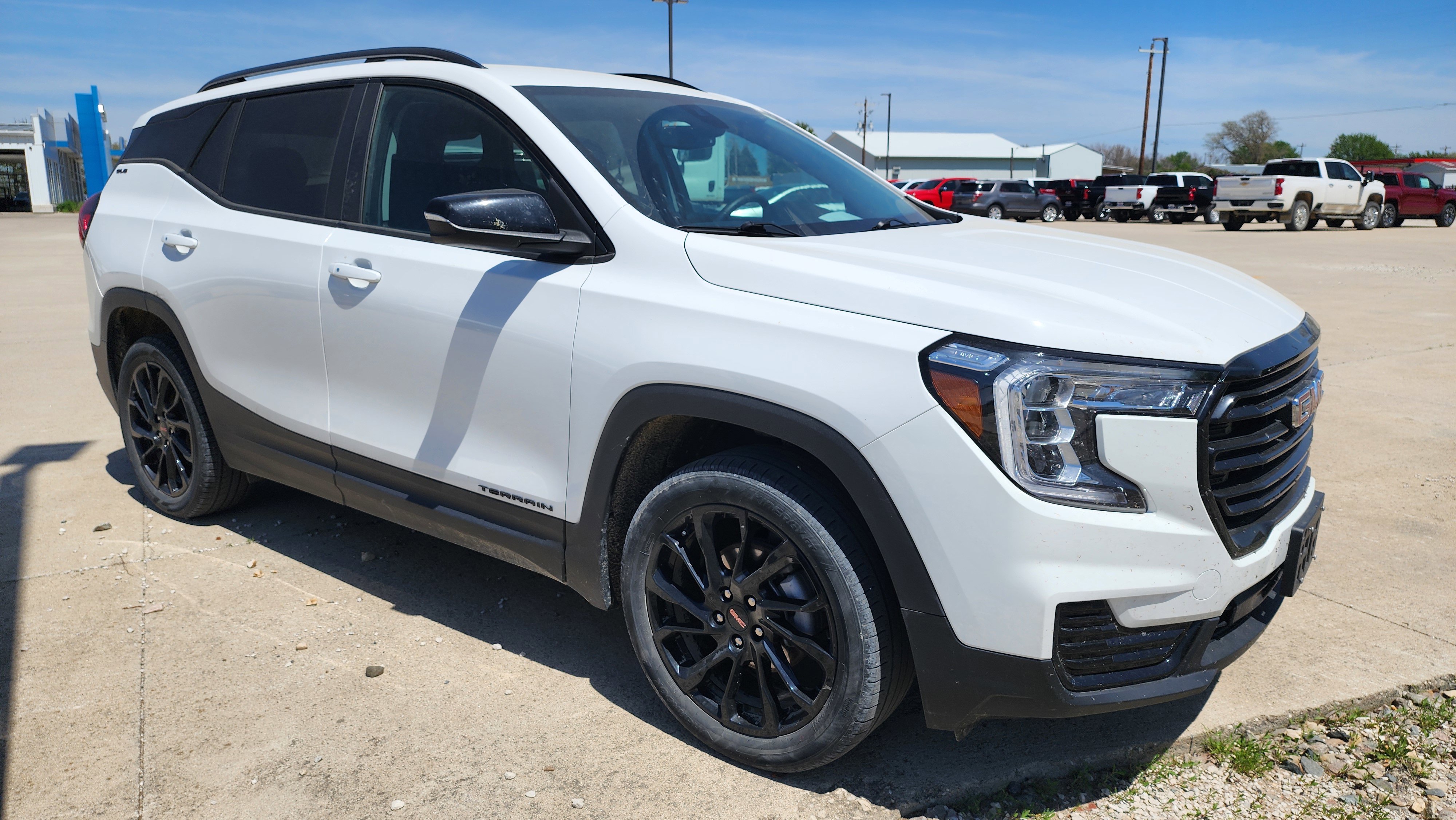Used 2024 GMC Terrain SLE w/ Driver Convenience Package AWD/4WD image 3