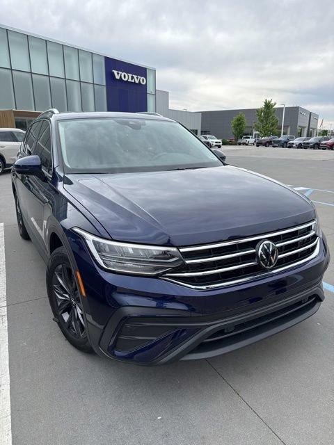 Used 2023 Volkswagen Tiguan SE AWD/4WD image 2