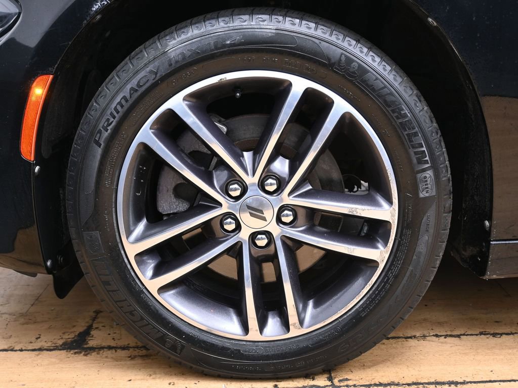 Used 2019 Dodge Charger SXT image 11