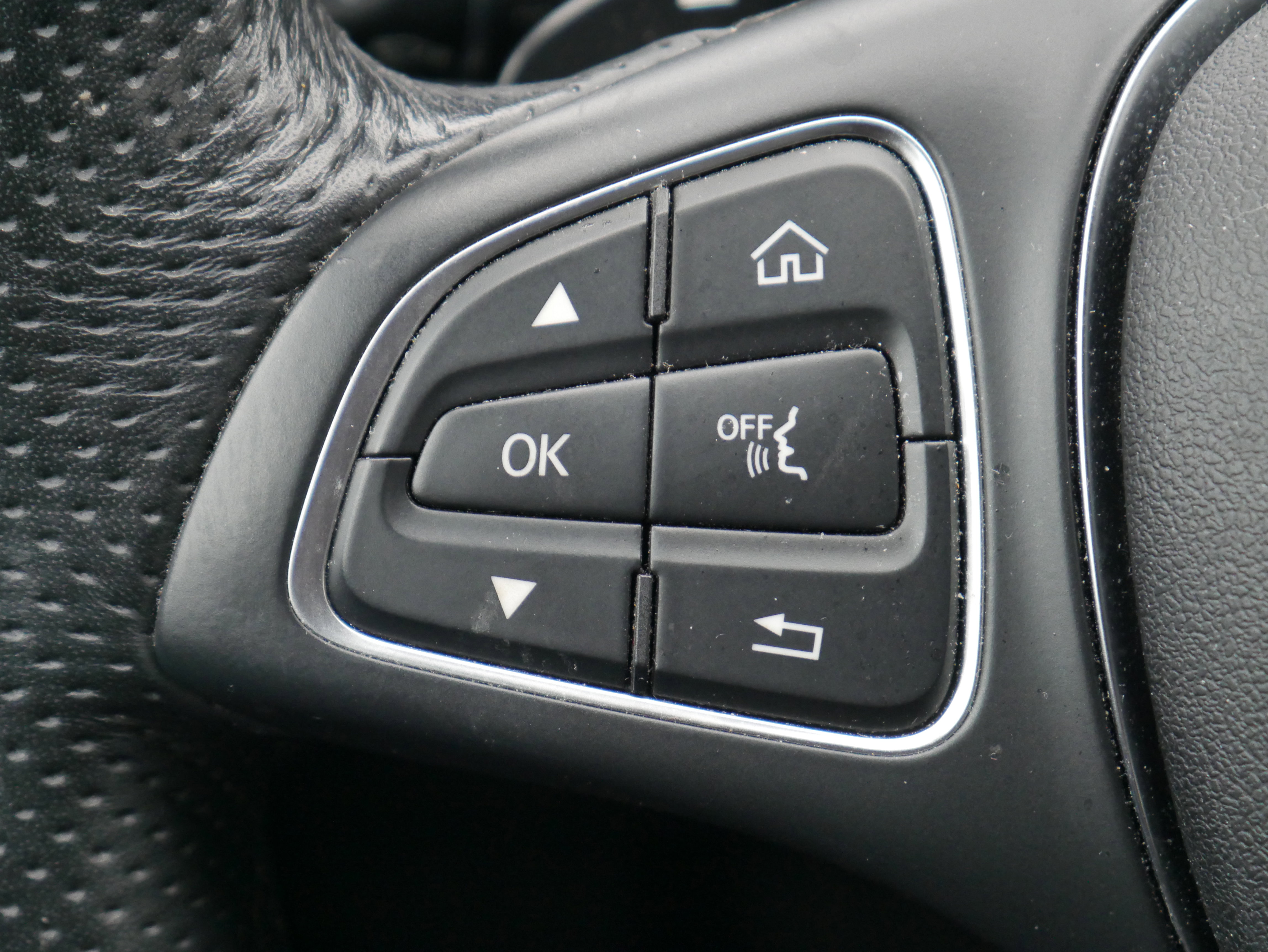 Used 2018 Mercedes-Benz C 300 C 300 image 21