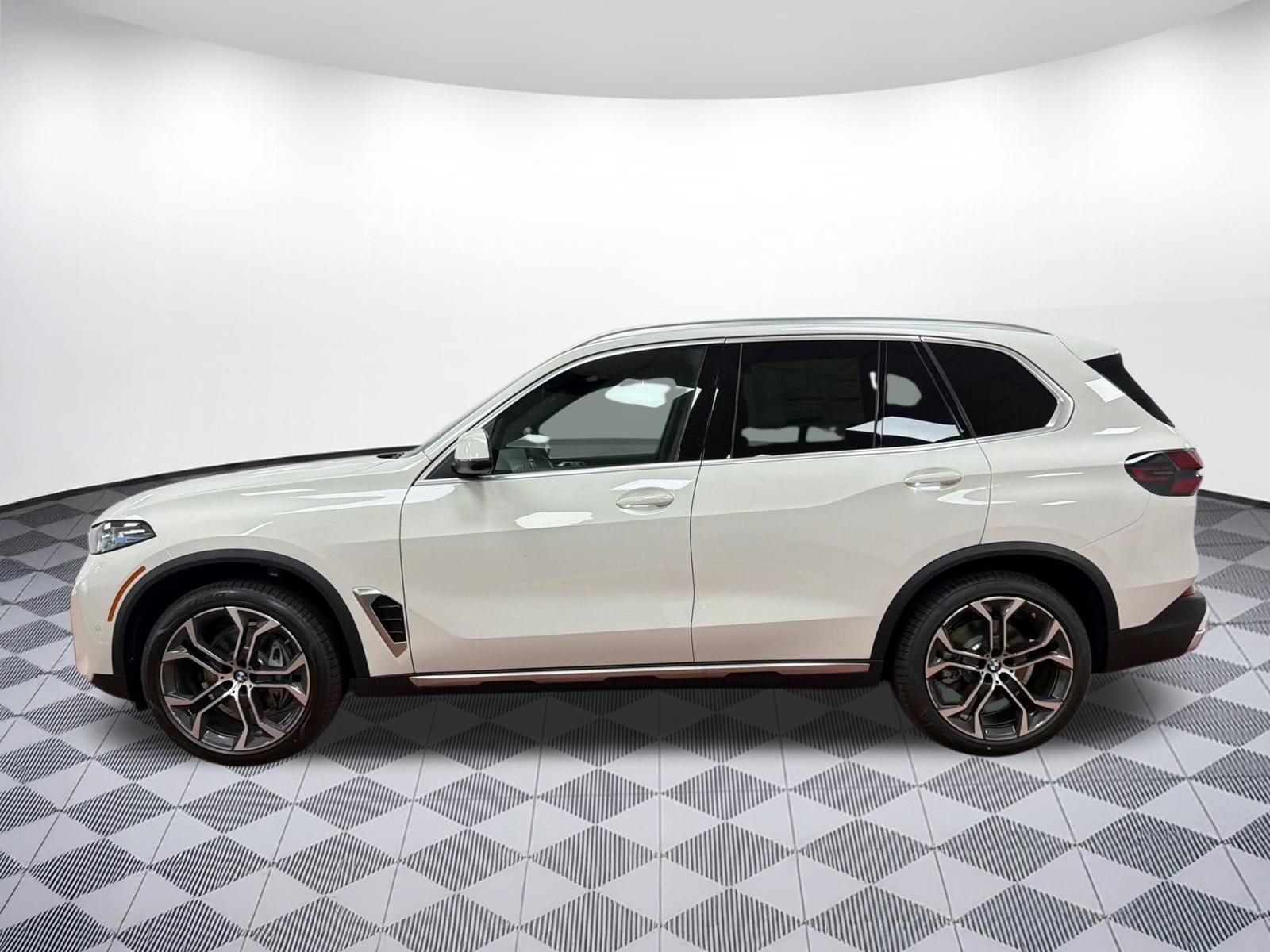 Used 2026 BMW X5 xDrive40i w/ Climate Comfort Package AWD/4WD image 2
