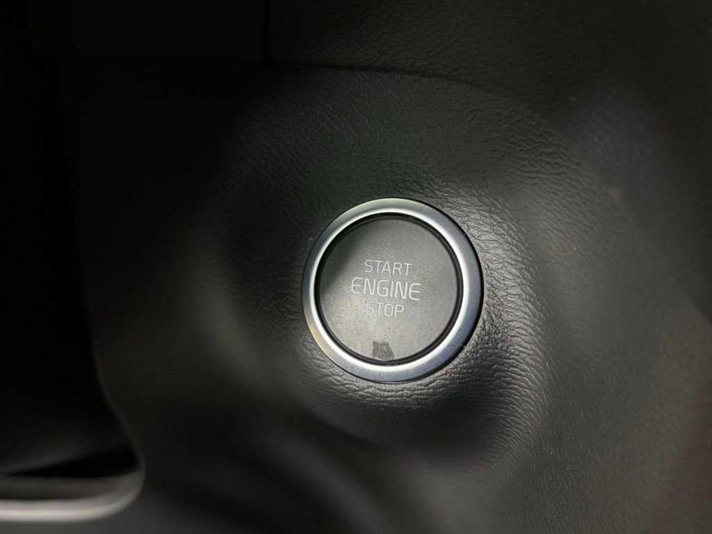 Used 2023 Volvo XC40 B5 Ultimate w/ Protection Package Premier image 23