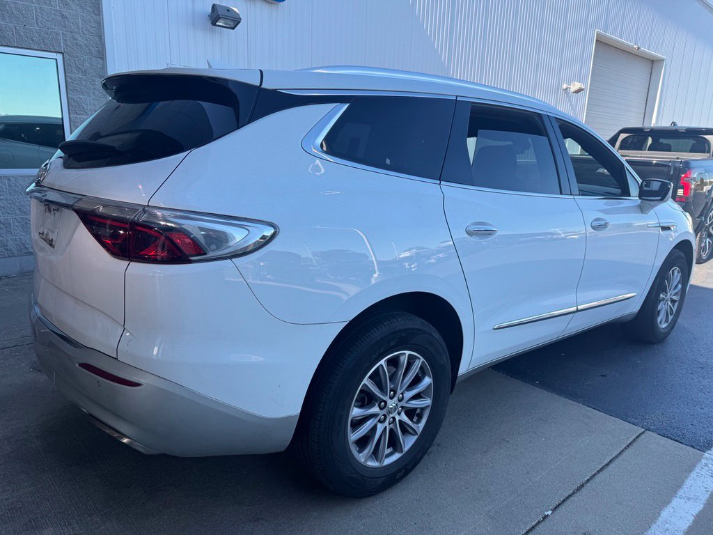 Used 2024 Buick Enclave Essence AWD/4WD image 3