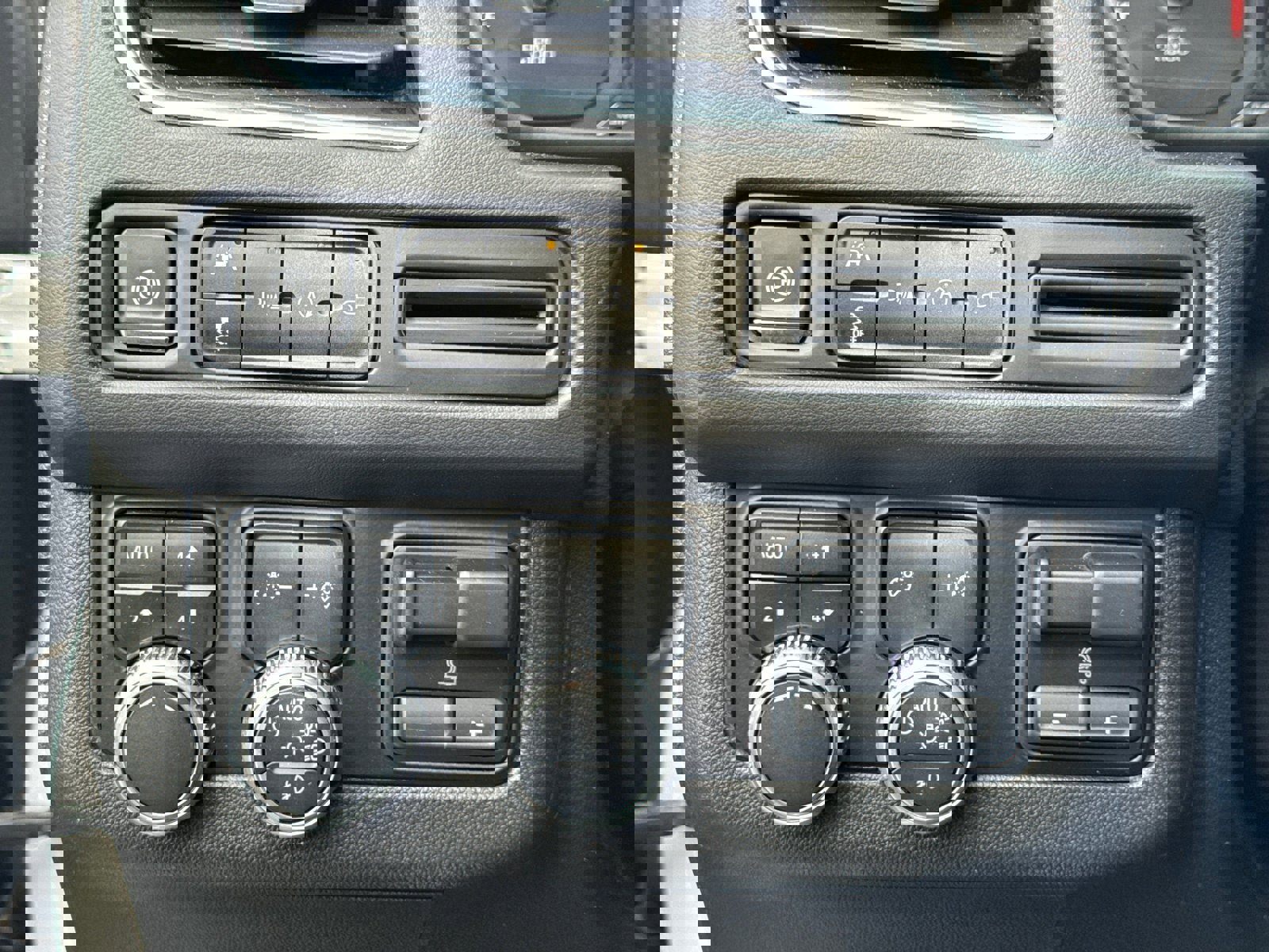 Certified 2021 GMC Yukon SLT w/ SLT Luxury Plus Package image 28