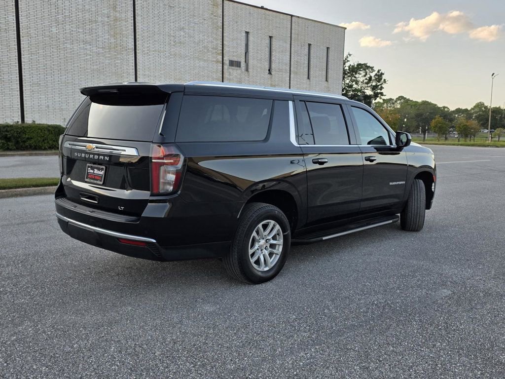 Used 2023 Chevrolet Suburban LT image 5