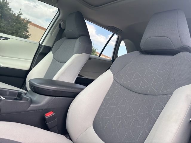 Used 2019 Toyota RAV4 XLE image 9