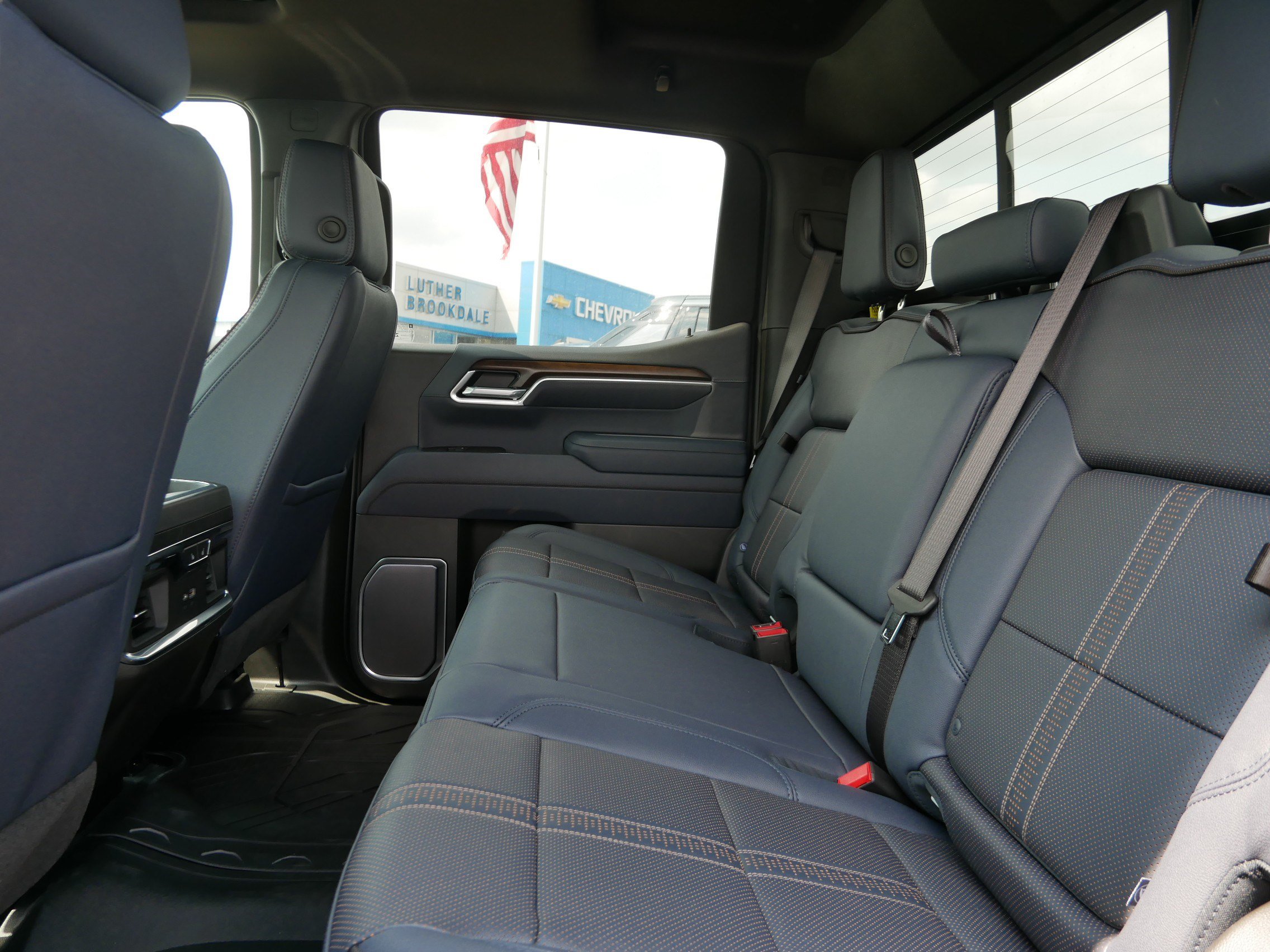 New 2026 Chevrolet Silverado 1500 High Country w/ High Country Premium Package AWD/4WD image 5