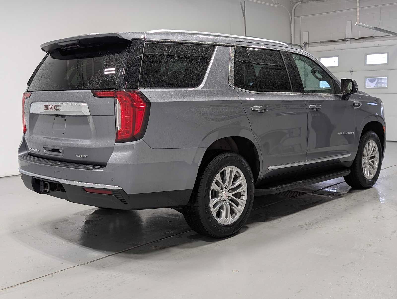 Certified 2022 GMC Yukon SLT w/ SLT Premium Package AWD/4WD image 8