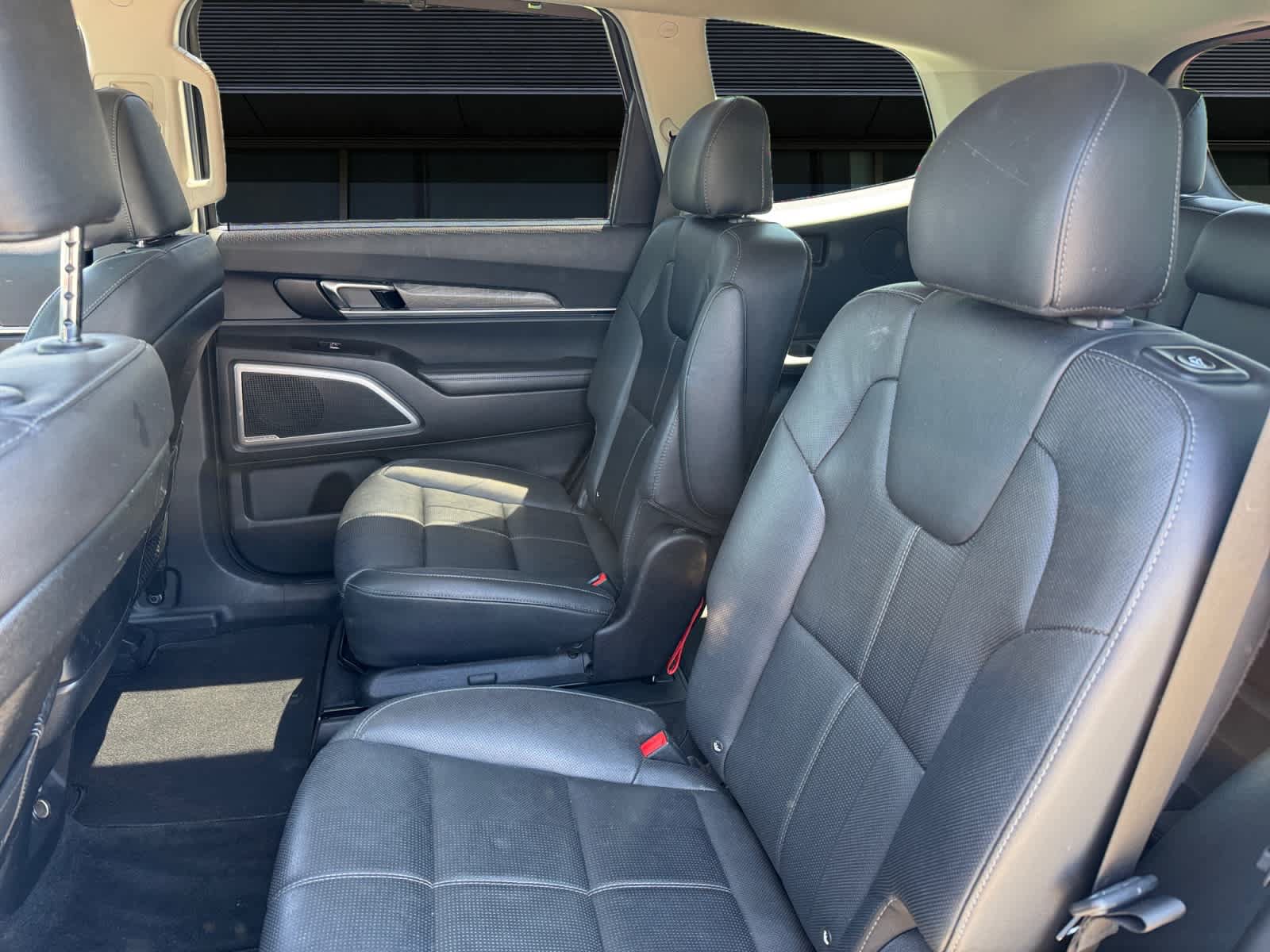 Used 2020 Kia Telluride EX w/ EX Premium Package AWD/4WD image 16