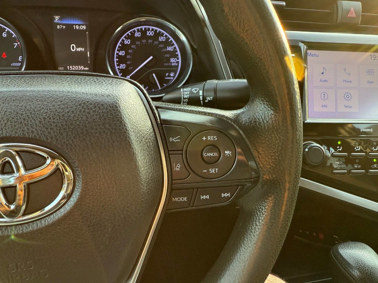 Used 2020 Toyota Camry LE image 38