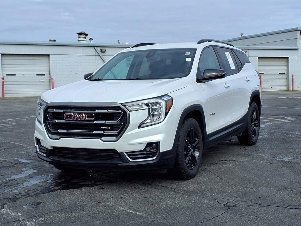 Used 2022 GMC Terrain AT4 image 2
