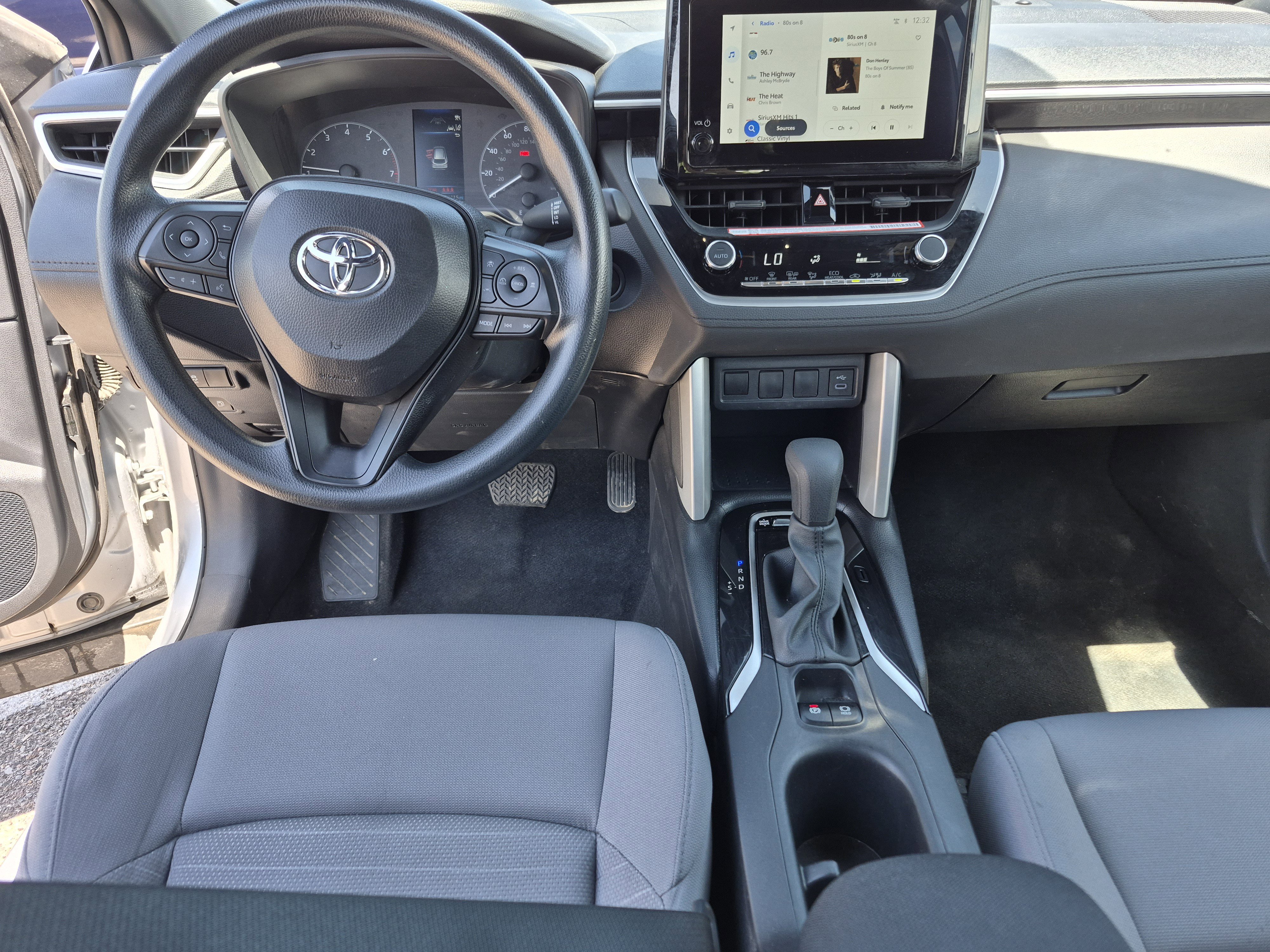 Used 2025 Toyota Corolla Cross AWD Hybrid image 18