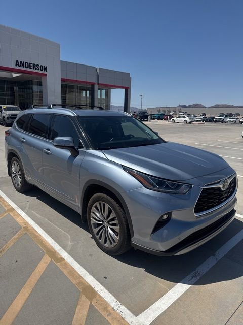 Certified 2021 Toyota Highlander Platinum FWD image 2