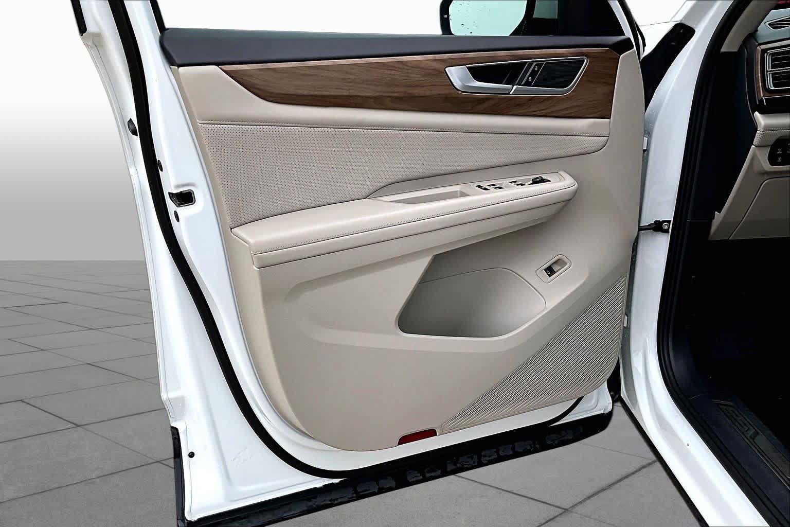 Used 2024 Volkswagen Atlas SE FWD image 8