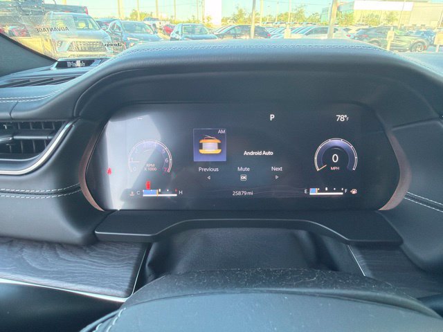 Used 2022 Jeep Grand Cherokee Overland w/ Luxury Tech Group IV RWD image 2