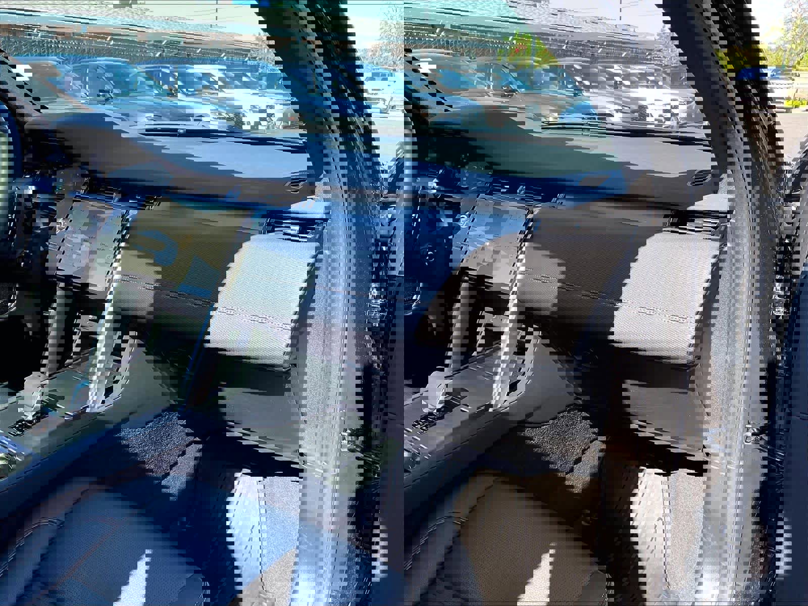 Used 2025 Land Rover Discovery Sport Dynamic SE image 18