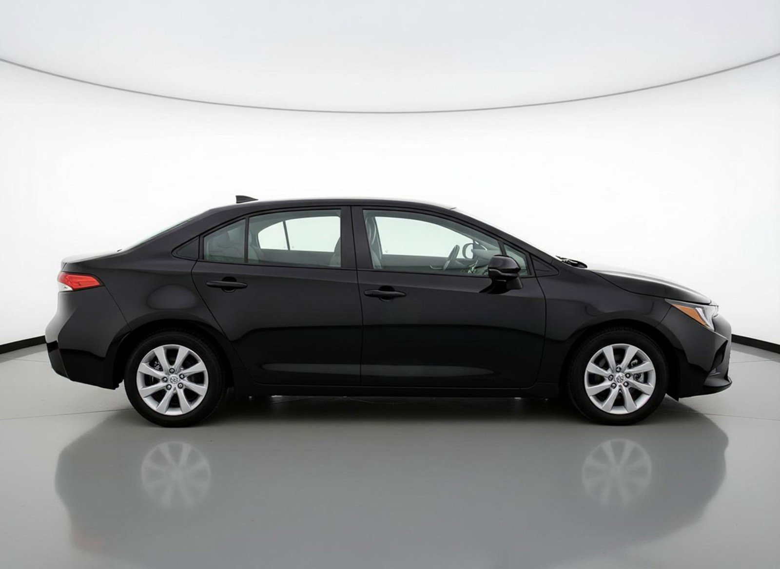Used 2025 Toyota Corolla LE image 11