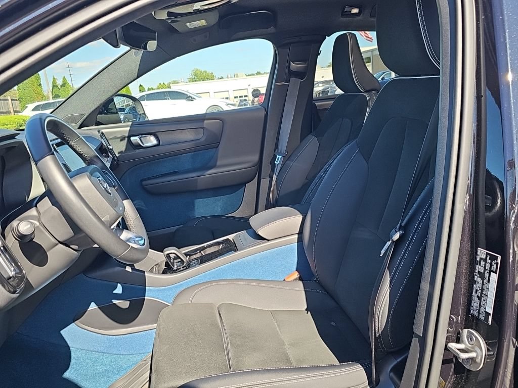 Used 2023 Volvo C40 P8 Recharge Plus w/ Climate Package AWD/4WD image 3