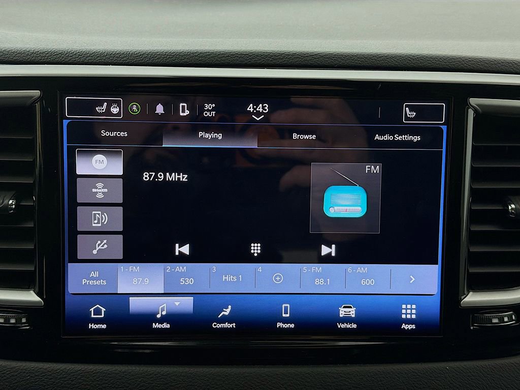 Used 2024 Chrysler Pacifica Touring-L image 32