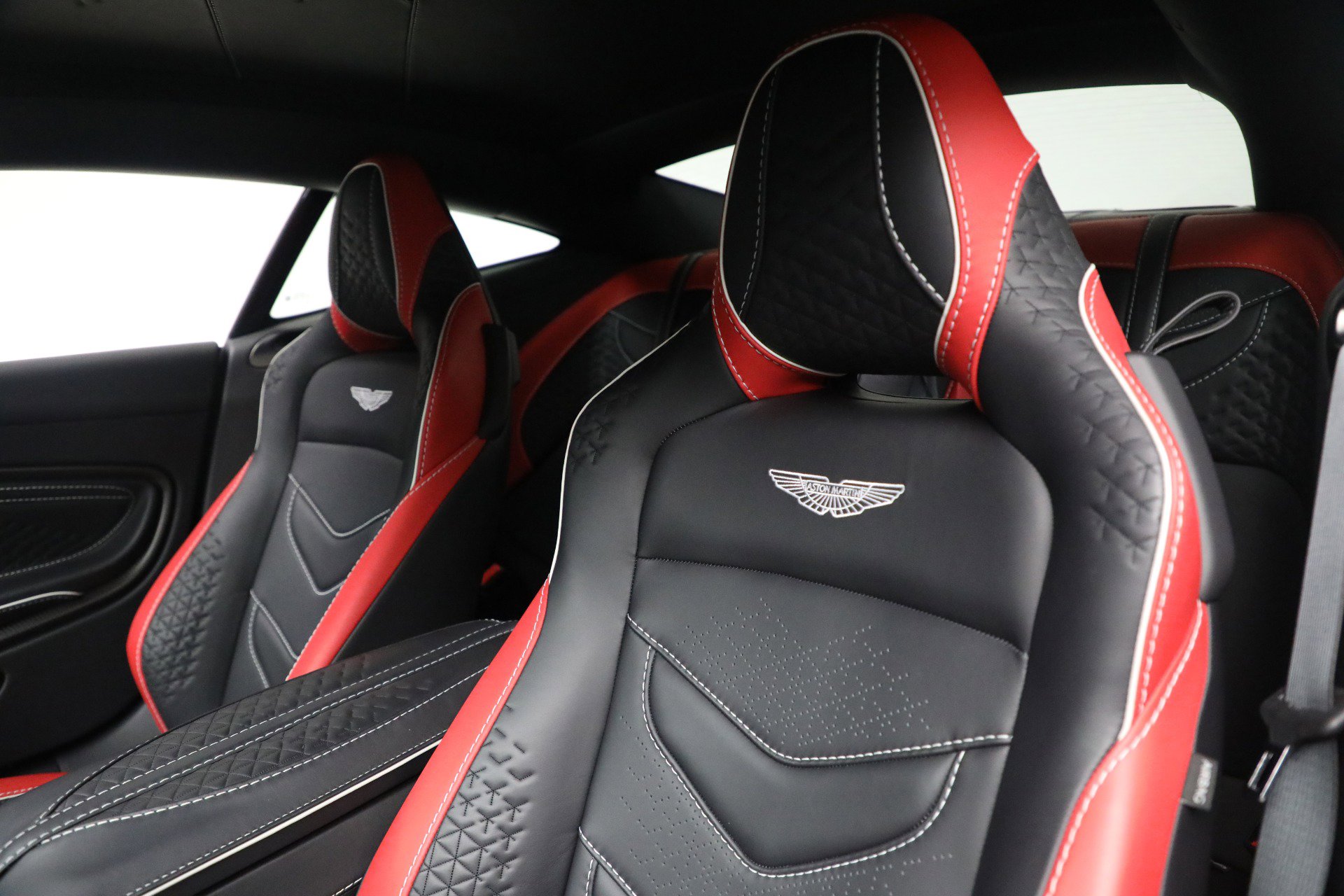 Used 2023 Aston Martin DBS Coupe image 19