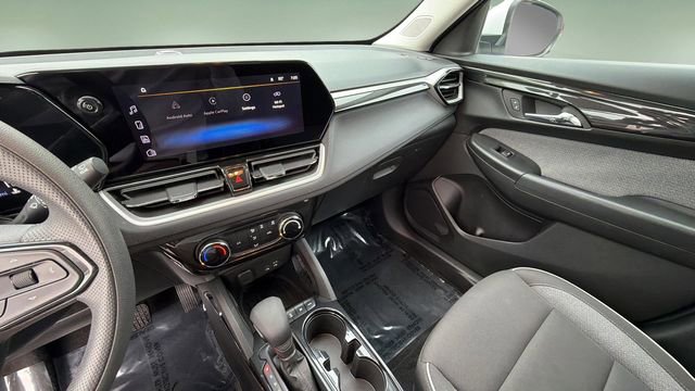 Used 2025 Chevrolet TrailBlazer LT AWD/4WD image 23