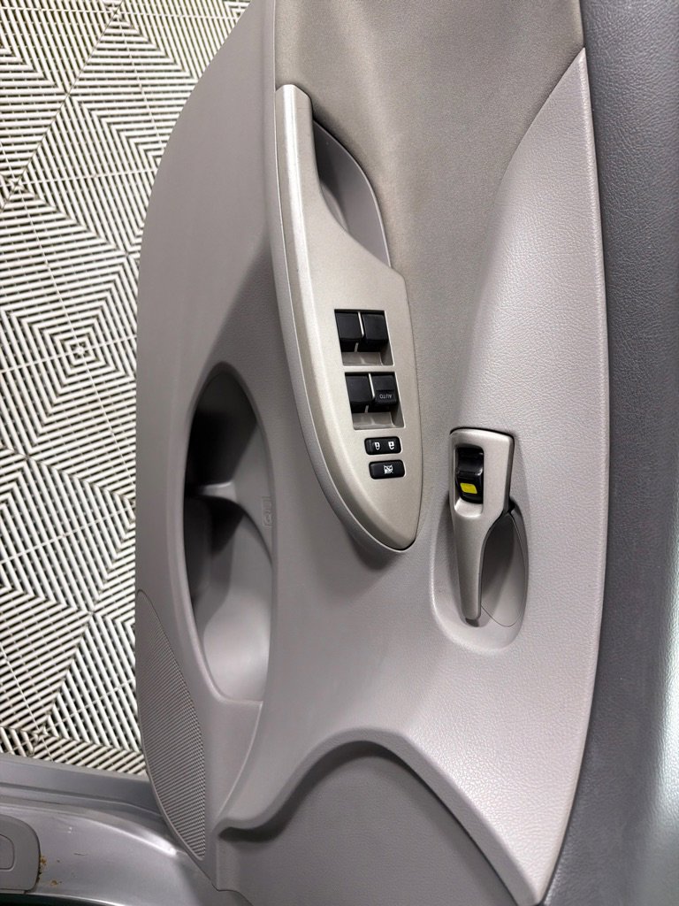 Used 2010 Toyota Corolla LE image 11