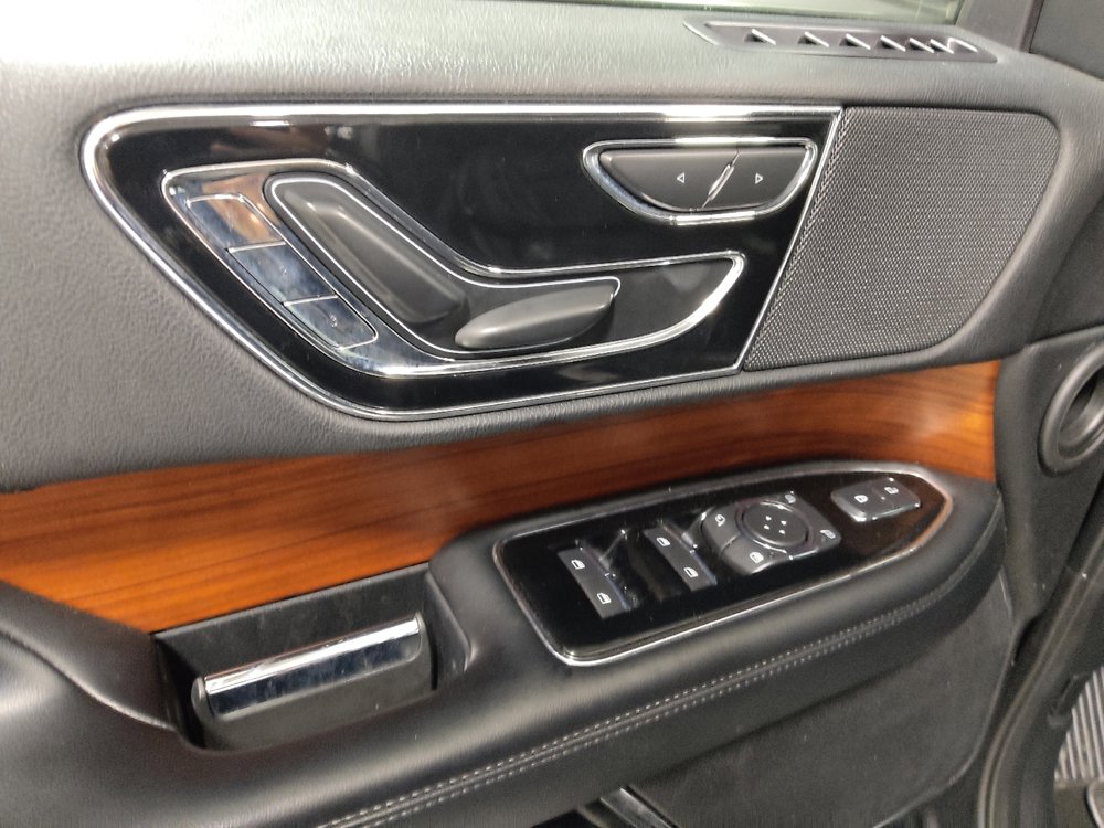 Used 2019 Lincoln Navigator Premiere image 27