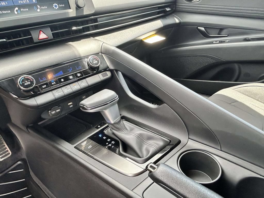 Certified 2025 Hyundai Elantra Sport FWD image 16