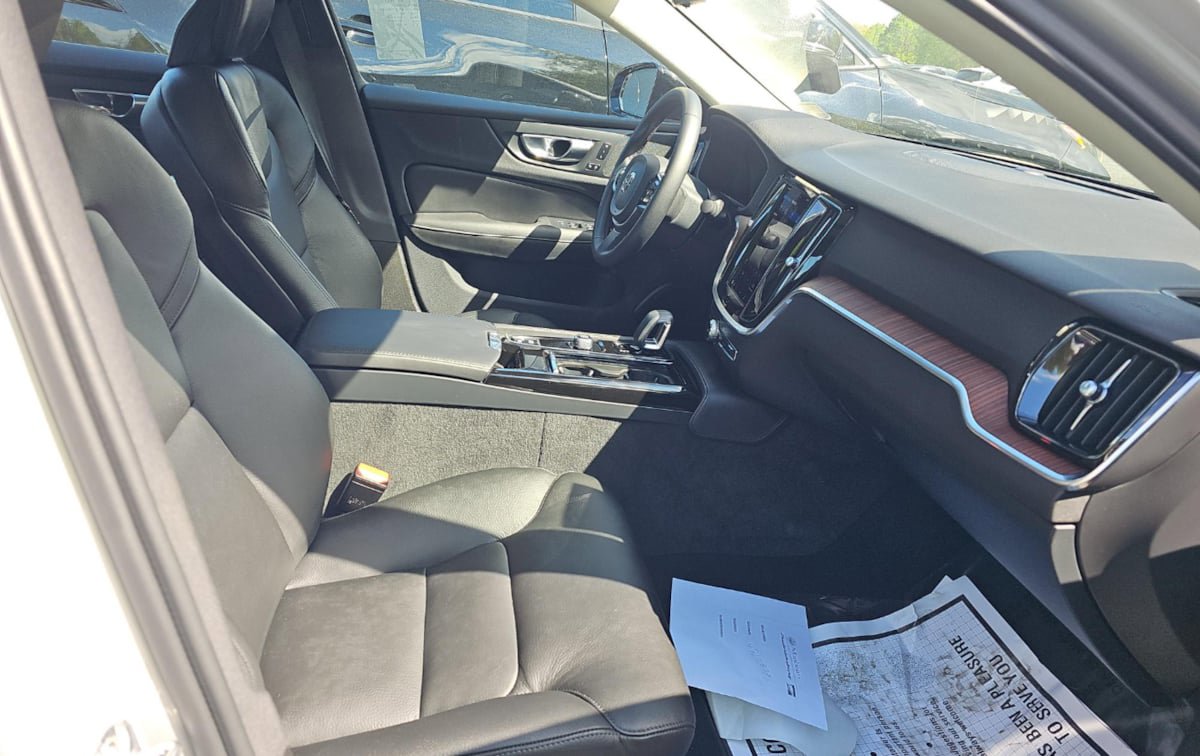 Used 2023 Volvo S60 T8 Plus AWD/4WD image 7