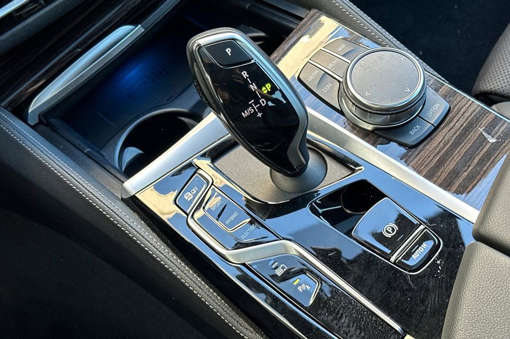 Used 2023 BMW 530e w/ M Sport Package image 24